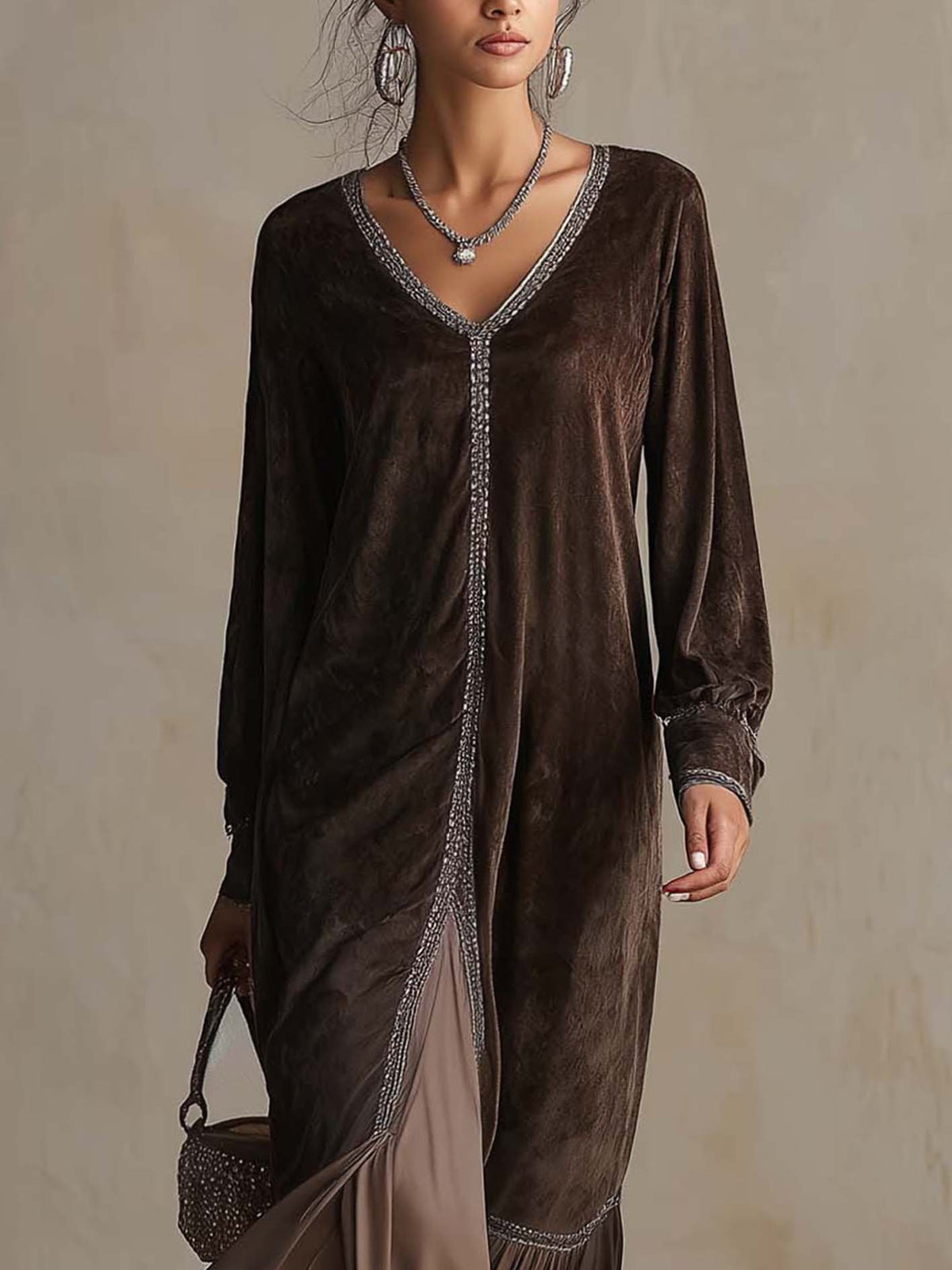 Teresa | Vestido midi acampanado en ante sintético con escote en V para Mujer