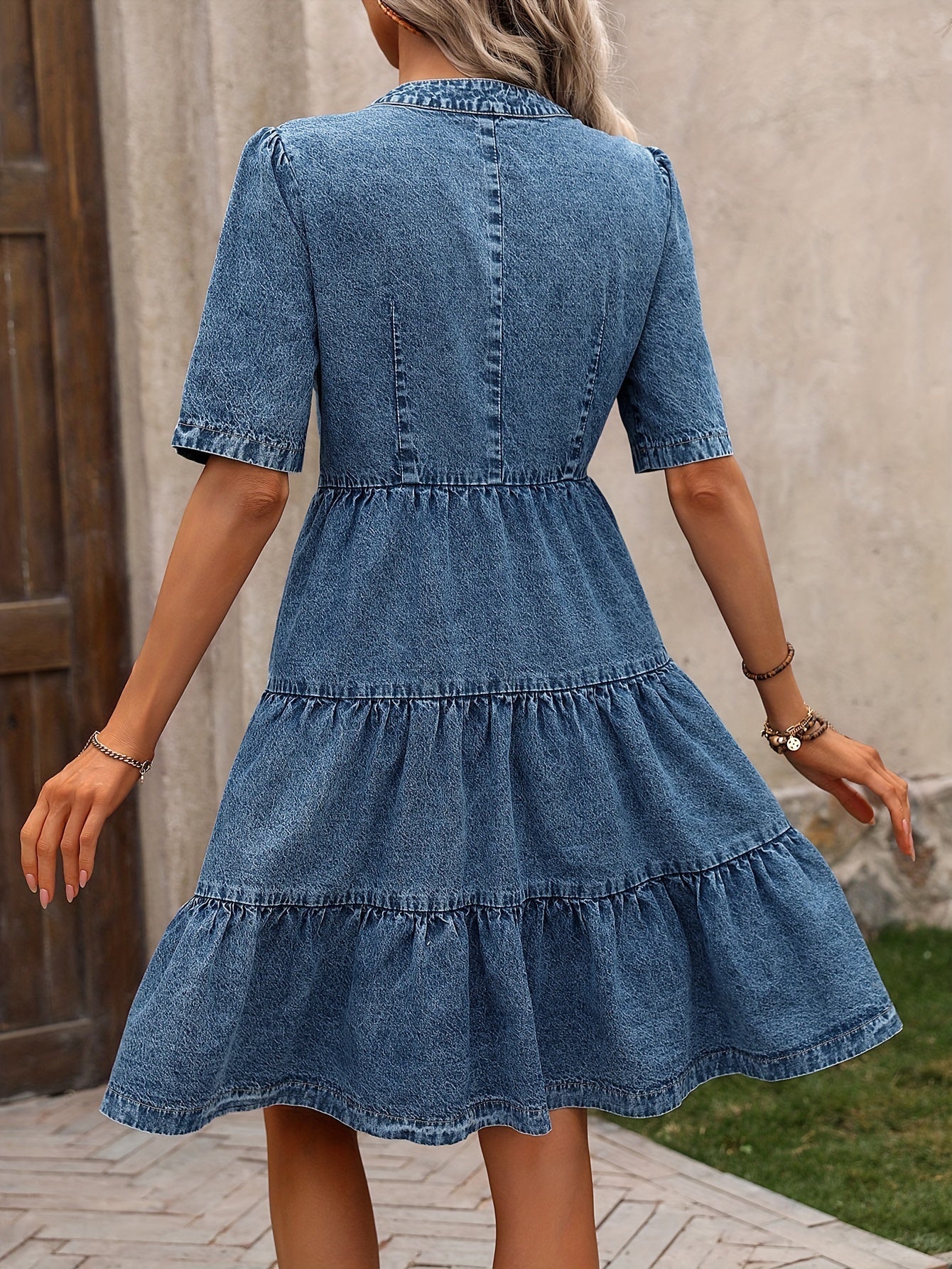 Elyna – Vestido corto vaquero con volantes, mangas cortas y escote en pico
