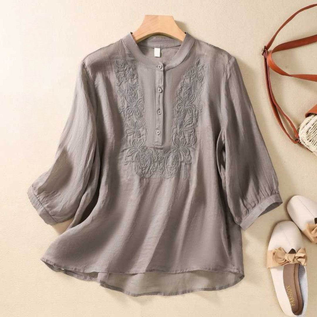 Laurienne™ | Blusa bordada con cuello Mao