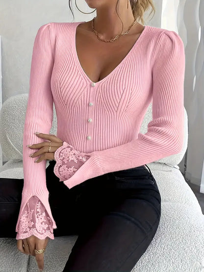 Mariana - Sueter Canelada con Escote en V y Mangas de Encaje