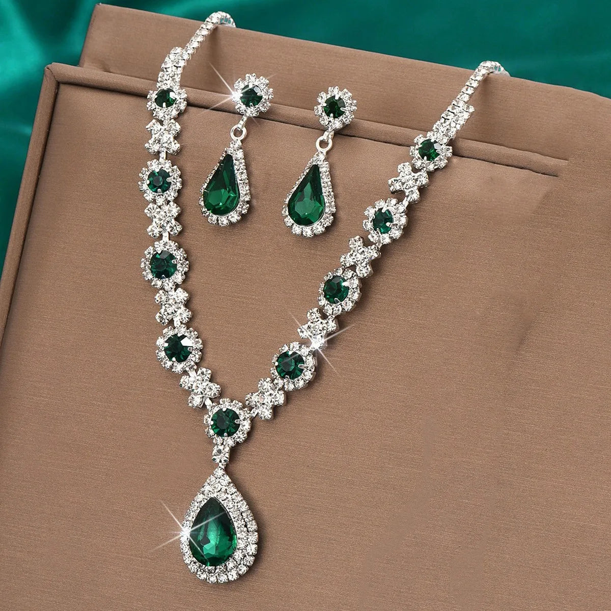 Véra | elegante conjunto de joyas de cristal
