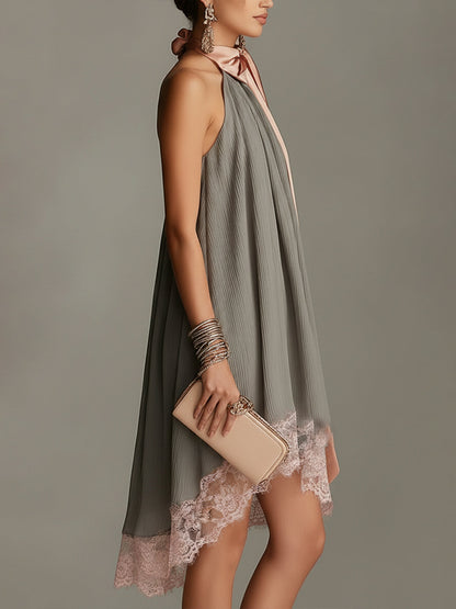 Beatrice | Mini vestido gris de satén con lazo rosa y encaje para Mujer