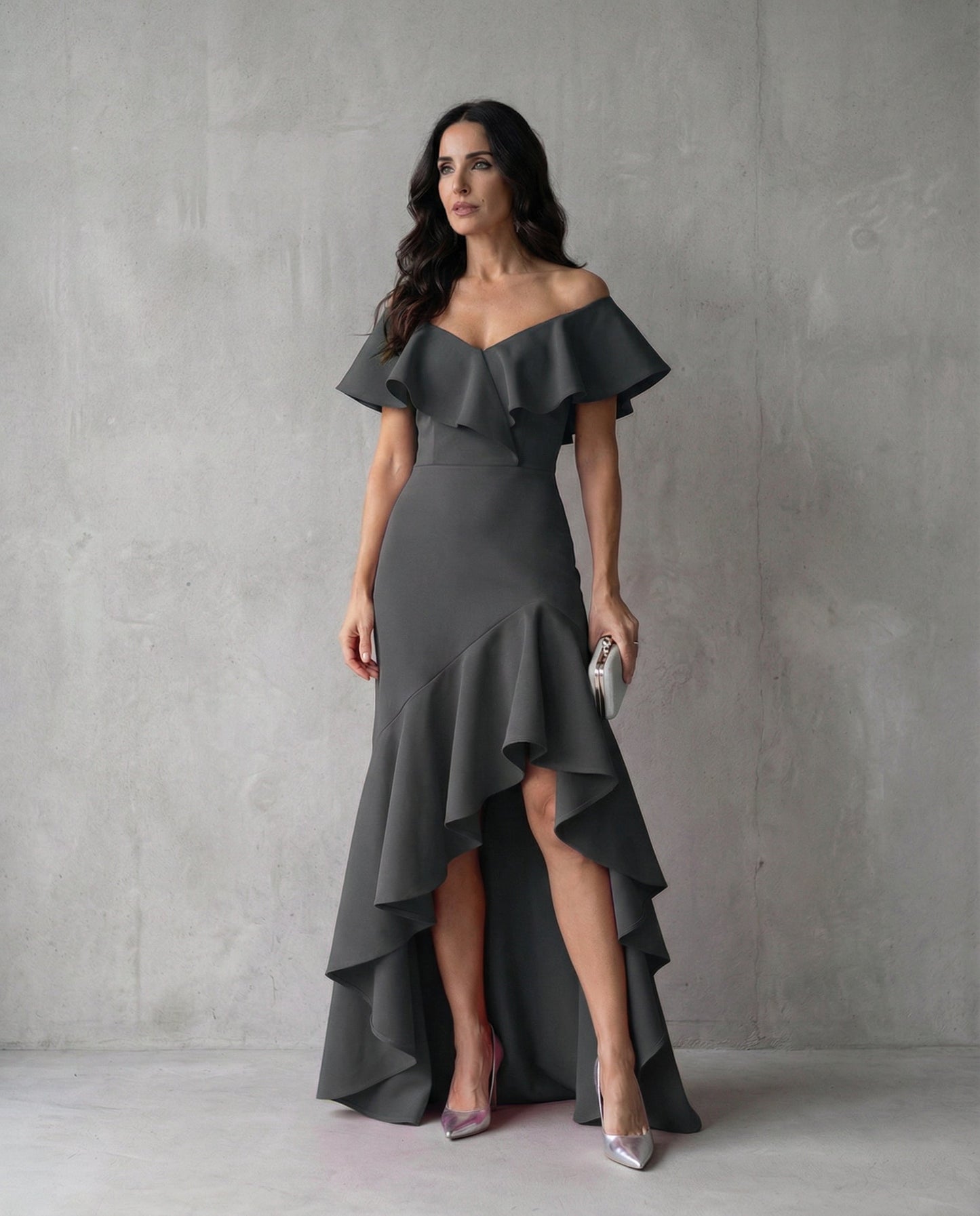 Isabel · Vestido elegante de Mujer con volantes y escote en V