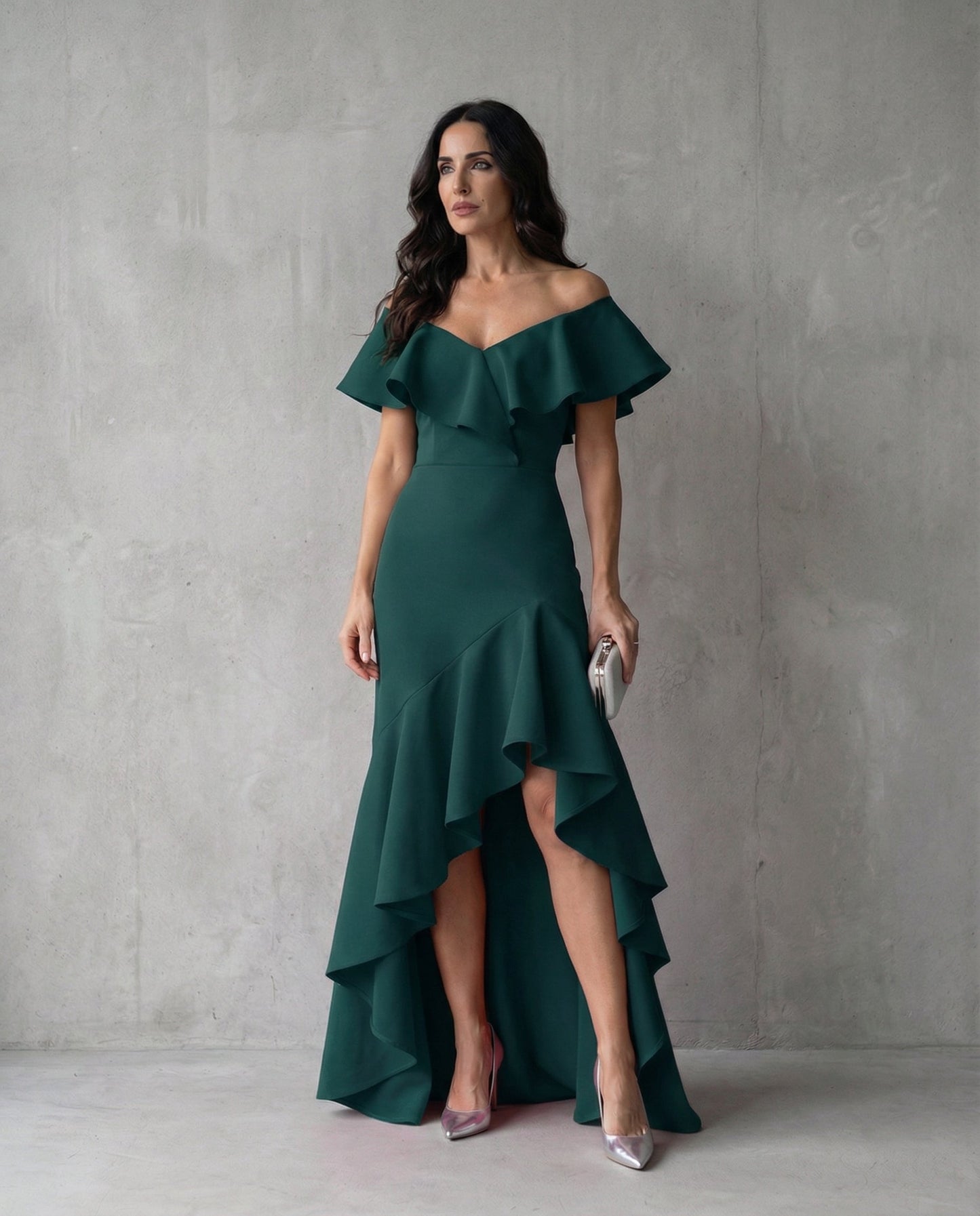 Isabel · Vestido elegante de Mujer con volantes y escote en V
